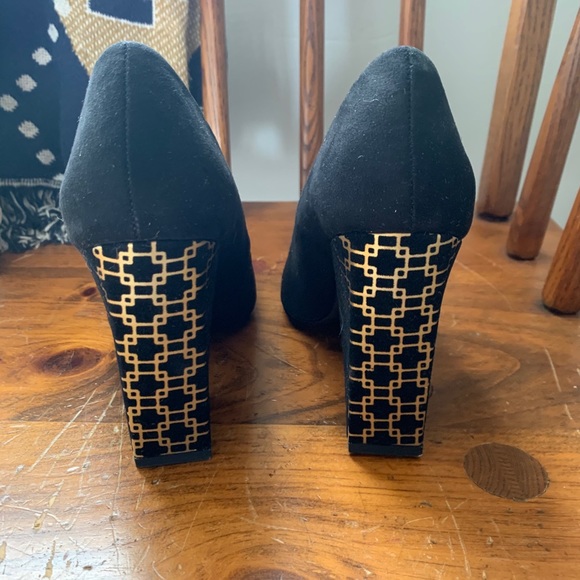 Black & Gold Wide Heel Suede Pumps - Picture 6 of 6
